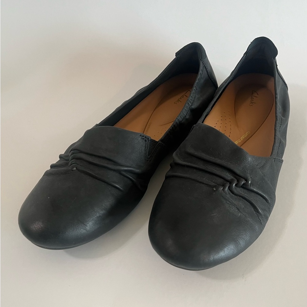 Women’s 8 Clarks Flats - Black